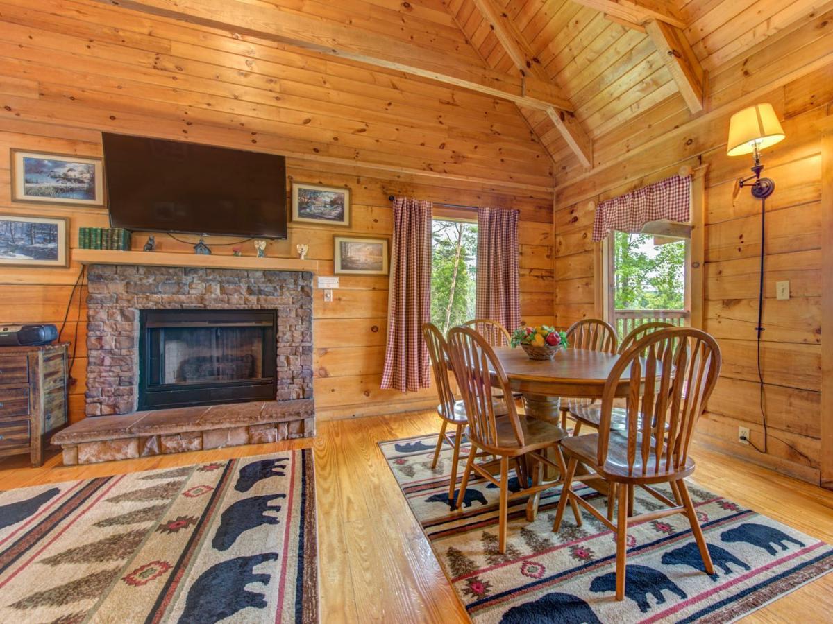 Bear Tracks, 2 Bedrooms, Hot Tub, Fireplace, Wifi, Jetted Tub, Sleeps 6ガトリンバーグ エクステリア 写真