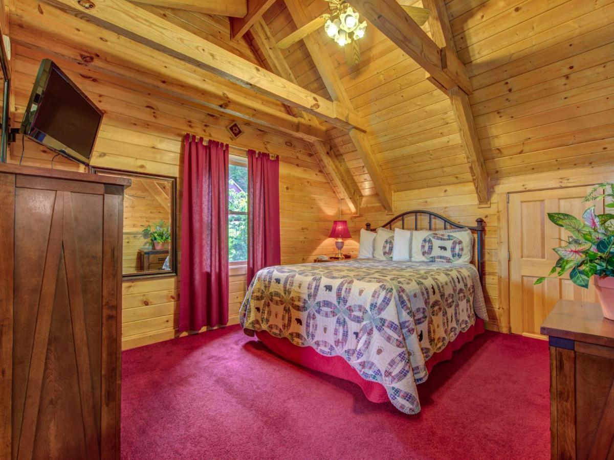 Bear Tracks, 2 Bedrooms, Hot Tub, Fireplace, Wifi, Jetted Tub, Sleeps 6ガトリンバーグ エクステリア 写真
