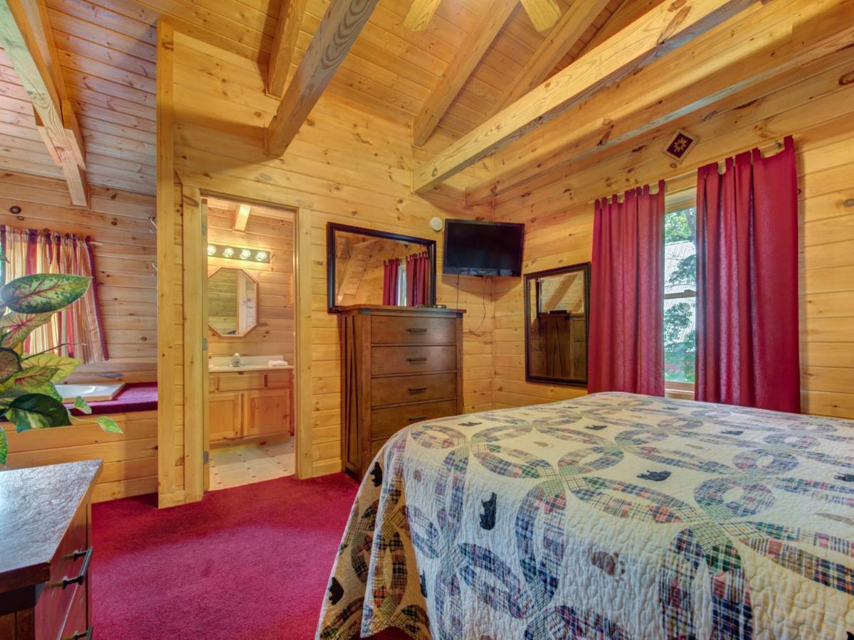 Bear Tracks, 2 Bedrooms, Hot Tub, Fireplace, Wifi, Jetted Tub, Sleeps 6ガトリンバーグ エクステリア 写真