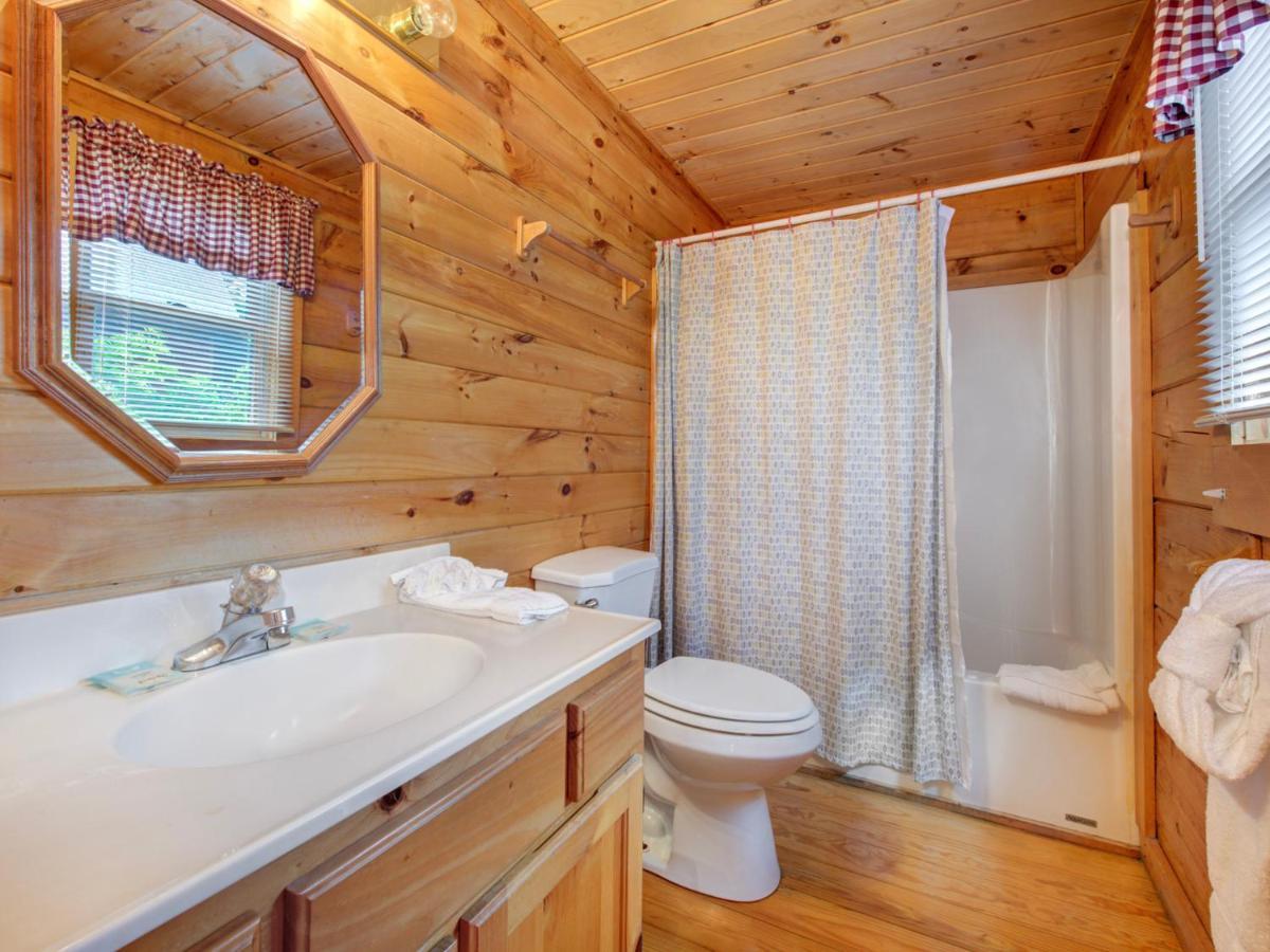 Bear Tracks, 2 Bedrooms, Hot Tub, Fireplace, Wifi, Jetted Tub, Sleeps 6ガトリンバーグ エクステリア 写真