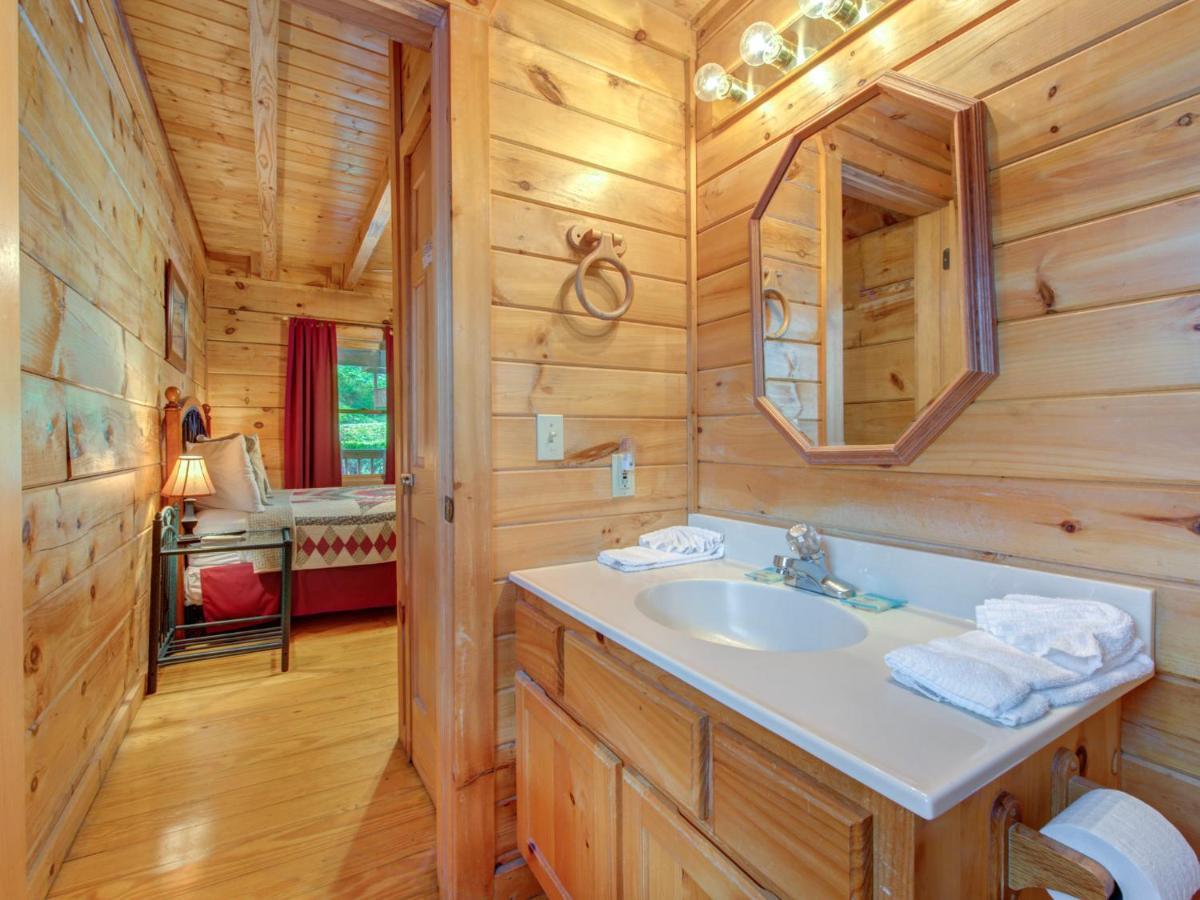 Bear Tracks, 2 Bedrooms, Hot Tub, Fireplace, Wifi, Jetted Tub, Sleeps 6ガトリンバーグ エクステリア 写真