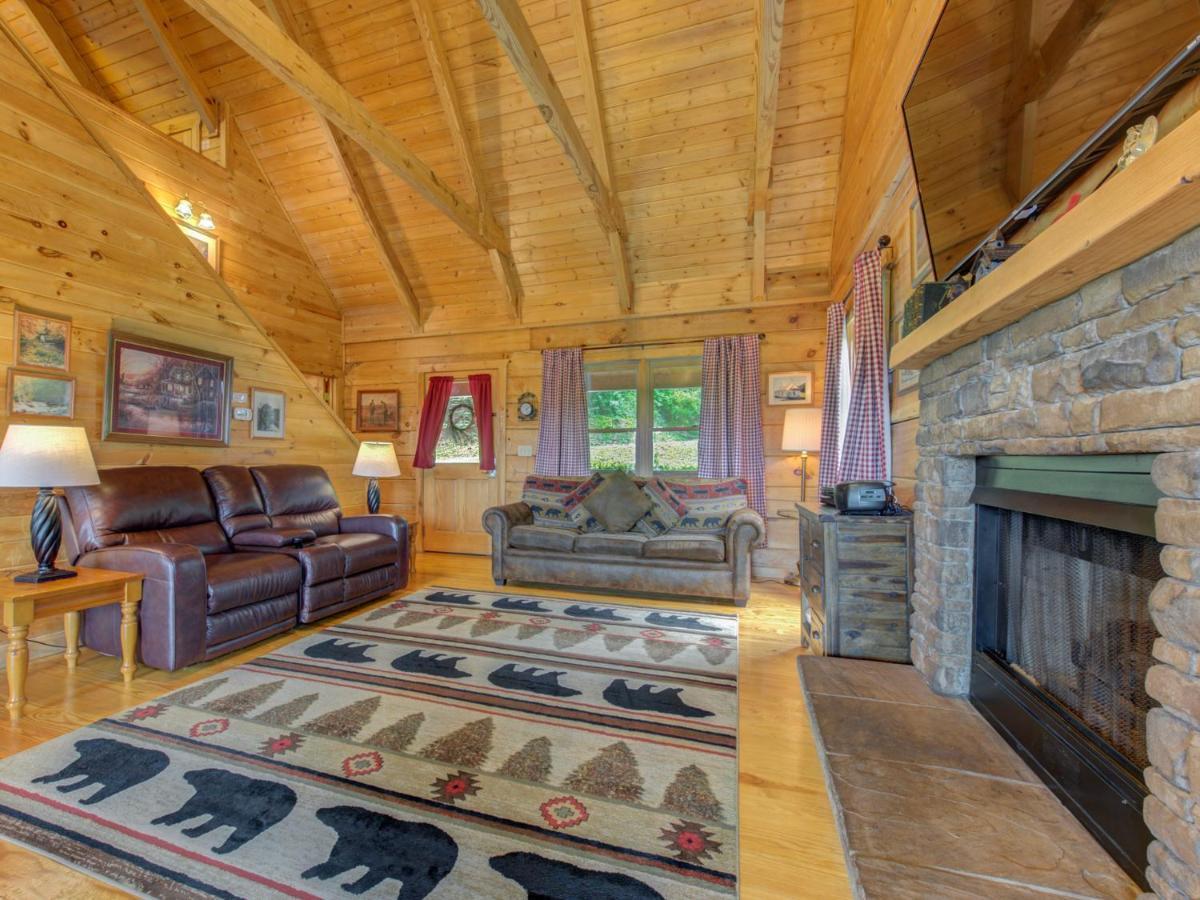 Bear Tracks, 2 Bedrooms, Hot Tub, Fireplace, Wifi, Jetted Tub, Sleeps 6ガトリンバーグ エクステリア 写真