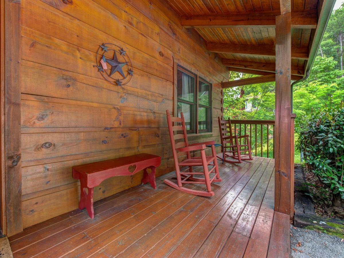 Bear Tracks, 2 Bedrooms, Hot Tub, Fireplace, Wifi, Jetted Tub, Sleeps 6ガトリンバーグ エクステリア 写真