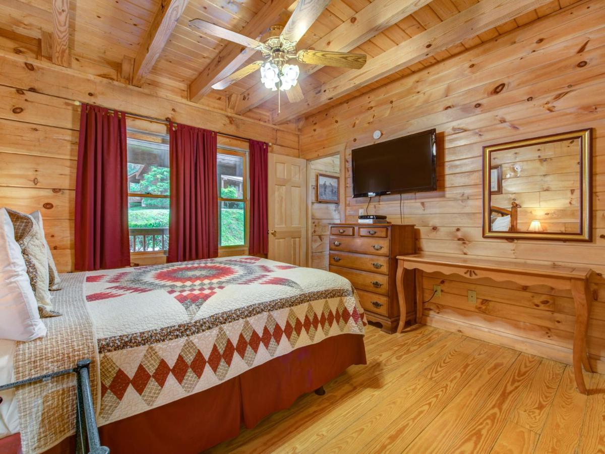 Bear Tracks, 2 Bedrooms, Hot Tub, Fireplace, Wifi, Jetted Tub, Sleeps 6ガトリンバーグ エクステリア 写真